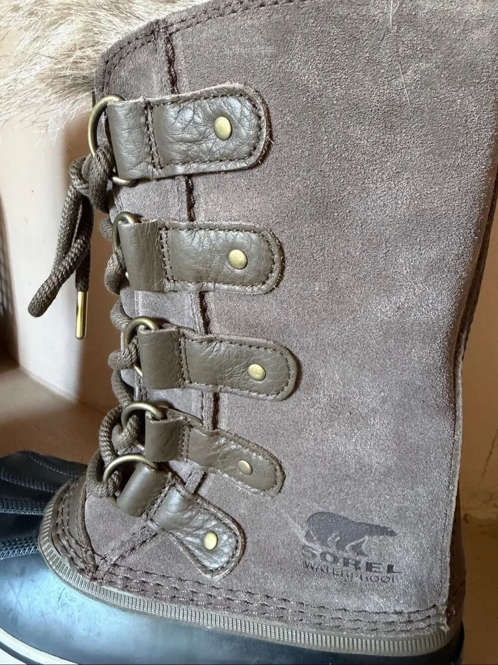 Sorel Joan of Arctic women’s waterproof winter boots in size 5.5